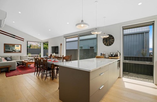 Wanaka House | Carefree on Cleland - Wanaka Holiday Home