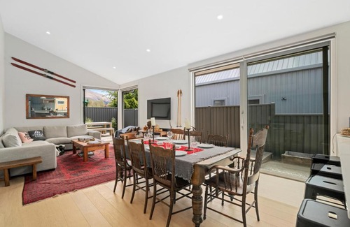 Wanaka House | Carefree on Cleland - Wanaka Holiday Home