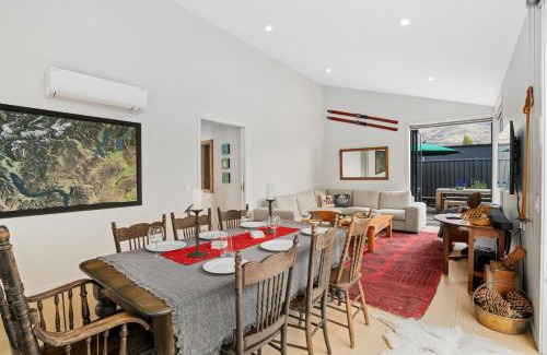 Wanaka House | Carefree on Cleland - Wanaka Holiday Home