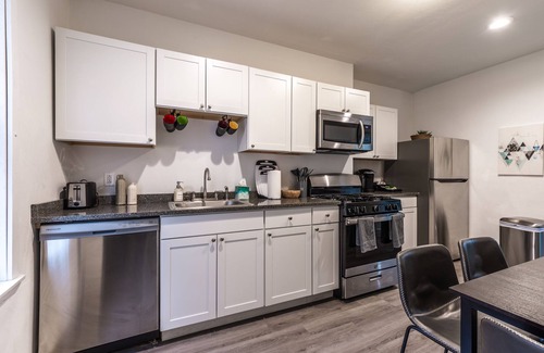 South Side Flats House | Carey Cottage 🏡 - Cozy 3BR Stay in ❤️ of Southside!