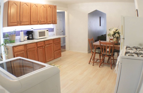 South Side Flats Apartment | Carey Way Quarters – Stylish 3-Bedroom Loft!