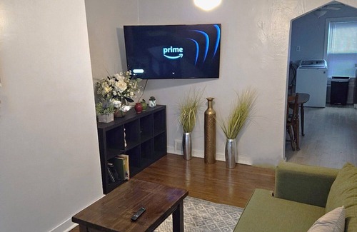 South Side Flats Apartment | Carey Way Quarters – Stylish 3-Bedroom Loft!