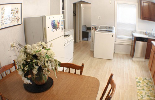 South Side Flats Apartment | Carey Way Quarters – Stylish 3-Bedroom Loft!