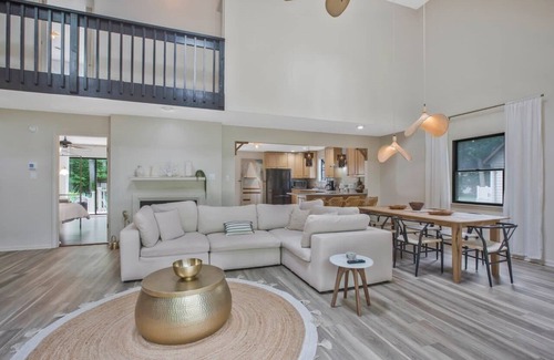 Stevensville House | Caribbean HEATED POOL Home near Matapeake Beach!