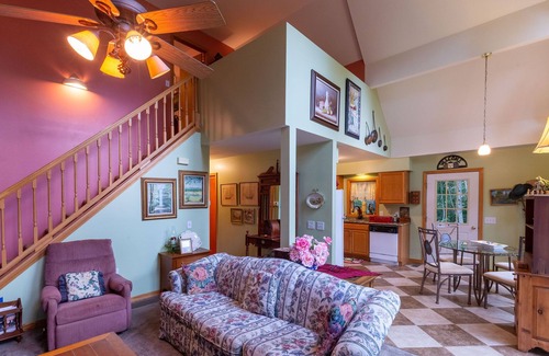 Cullowhee House | Caribou Lodge: Three Story Custom Mountain Home just Minutes from Lake Glenville Boating