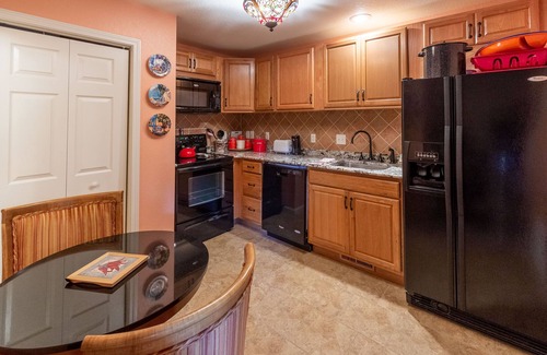 Cullowhee House | Caribou Lodge: Three Story Custom Mountain Home just Minutes from Lake Glenville Boating