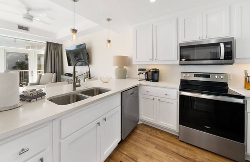 Sunnyside Condo | Carillon beach, New Remodel. 3 minutes to Rosemary Beach/30A. Exceptional!