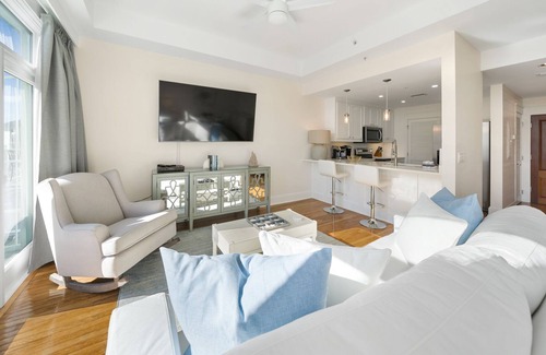 Sunnyside Condo | Carillon beach, New Remodel. 3 minutes to Rosemary Beach/30A. Exceptional!