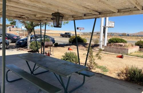 Rosamond Hotel | Carl's Motel