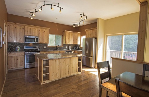 Harrison Cabin | Carlin Bay Retreat on Lake Coeur d'Alene - Eagle Watch this Winter!