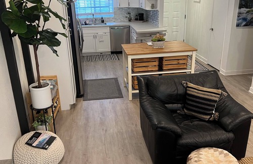 Carlsbad Condo | Carlsbad Staycation 7 minute drive to beach! Modern, Cozy, and Fresh!