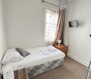 Eastbourne Seafront Hotel | Carlton Court Hotel Eastbourne