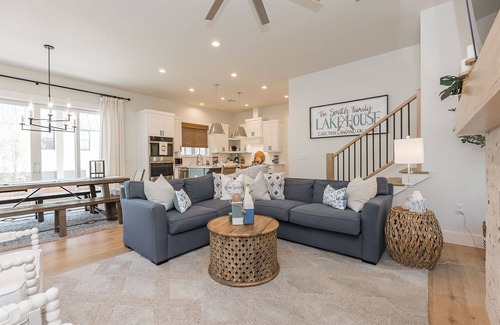 Carlton Landing House | Carlton Landing-Charlotte's Nook