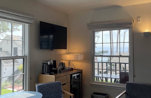 Golden Rectangle Hotel | Carmel Beach Hotel