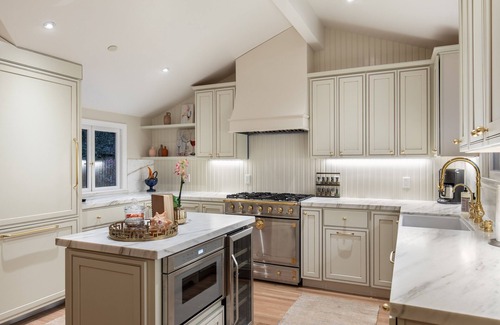 Northeast Carmel House | Carmel-by-the-Sea, Walk to Town, Gourmet Kitchen, 3BR, 2.5BA, Courtyard, Firepit