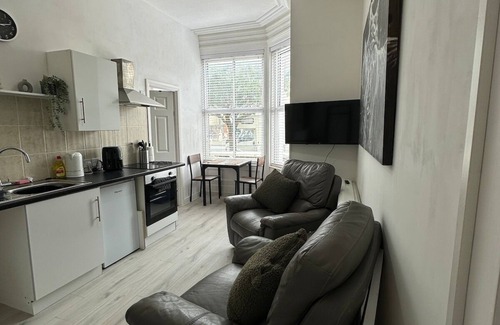 Llandudno Apartment | Carmen Sylva Llandudno G floor studio apartment
