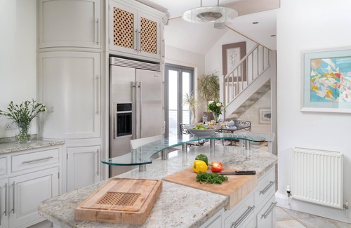 Zennor House | Carn Cobba - sprawling home with spectacular views, dog friendly, parking