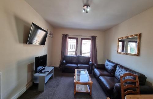 Kelvinbridge Apartment | Carnarvon Street City Centre Apartment