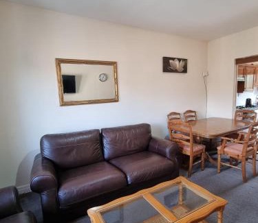 Kelvinbridge Apartment | Carnarvon Street City Centre Apartment