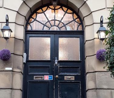 Swinton Apartment | Carnegie Library: Bronte Apartment 1 bedroom