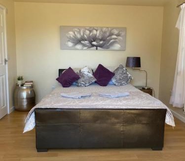 Kenfig Hill House | Carol,s Place Near Porthcawl, Margam, Bridgend & M4 Value for Money