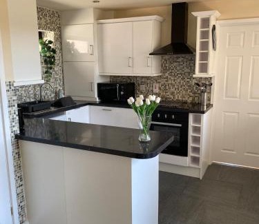 Kenfig Hill House | Carol,s Place Near Porthcawl, Margam, Bridgend & M4 Value for Money