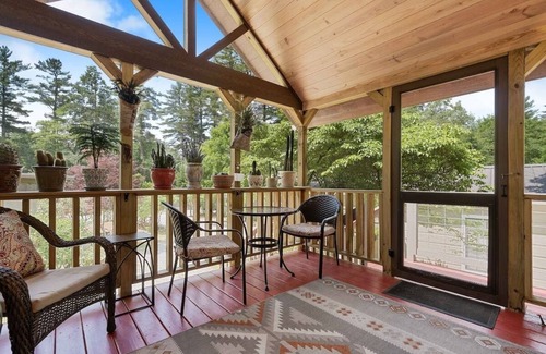 Highlands House | Carolina Cozy — Easy walk to Main Street Highlands!