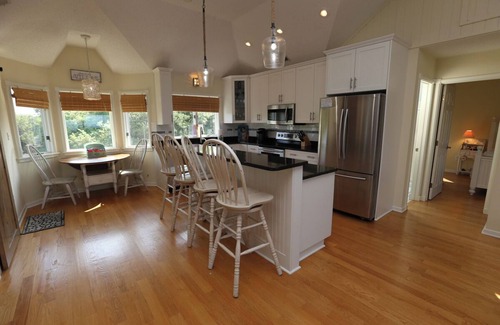 Tuckahoe House | CAROLINA DREAMIN' - 4 BR Soundside Vacation Home in Duck w/Private Pool