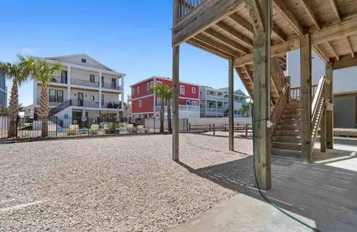 Holden Beach House | Carolina Skies Holden Beach. 3 min walk to beach! Premier Host -Guest Favorite!
