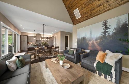 Lenoir House | Carolina Tops