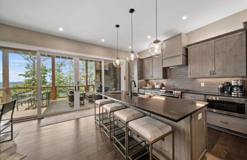 Lenoir House | Carolina Tops