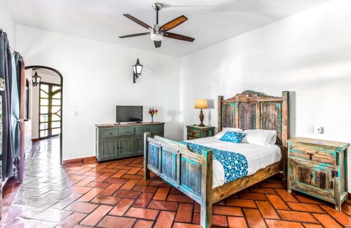 Ajijic Bed & Breakfast | Caroline Bella Bed & Breakfast