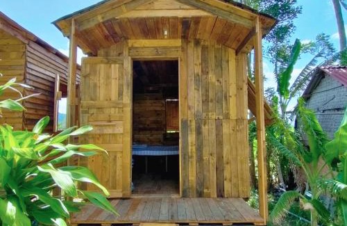 Dong Hoa Hotel | Caroline Farm