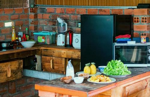 Dong Hoa Hotel | Caroline Farm