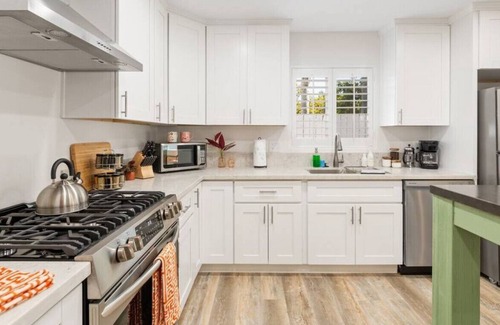 Loma Alta House | Carolyn Cir · Retro Chic -10 Mins From Beach + Hot Tub & Game Rm