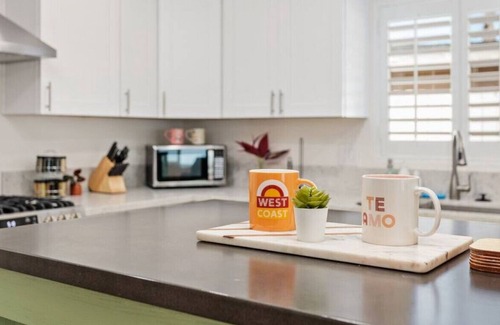 Loma Alta House | Carolyn Cir · Retro Chic -10 Mins From Beach + Hot Tub & Game Rm