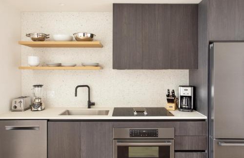 Rainey Street Historic District House | Carousel by AvantStay Brand New Condo in Austin w Amazing Amenities