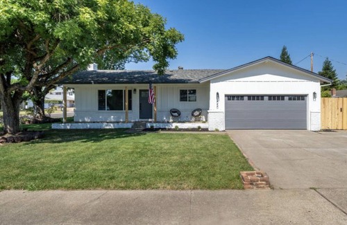 Redding House | *Carpenter Lane*