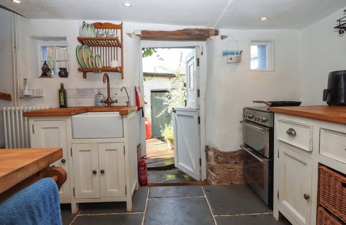 Hatherleigh Cottage | CARPENTER'S COTTAGE, pet friendly, with open fire in Hatherleigh