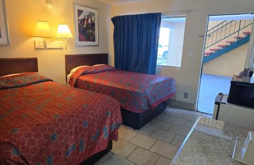 Opelika Hotel | Carpet Inn