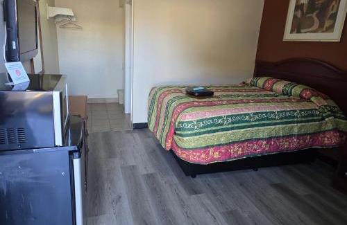 Opelika Hotel | Carpet Inn