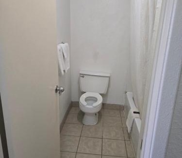 Opelika Hotel | Carpet Inn