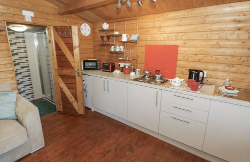 Shrewley Cottage | CARPS WELL LODGE, pet friendly, character holiday cottage in Shrewley