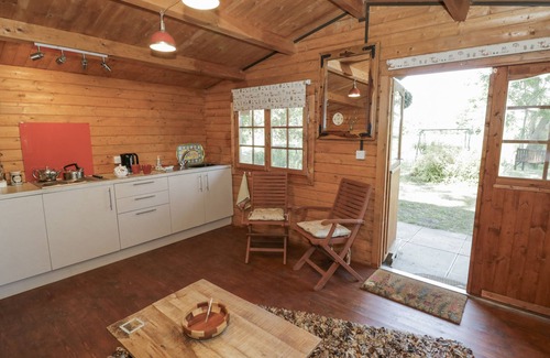 Shrewley Cottage | CARPS WELL LODGE, pet friendly, character holiday cottage in Shrewley