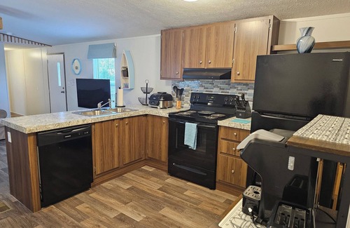 Berlin House | Carra's Cottage -3 bed 2 bath home, minutes from Berlin's town center and OC.