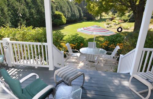 Baileys Harbor House | Carraig Mor Cottage - Beautiful House, Amazing Garden, Downtown Baileys Harbor