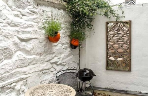 Manod Cottage | CARREG LWYD, pet friendly, with a garden in Blaenau Ffestiniog