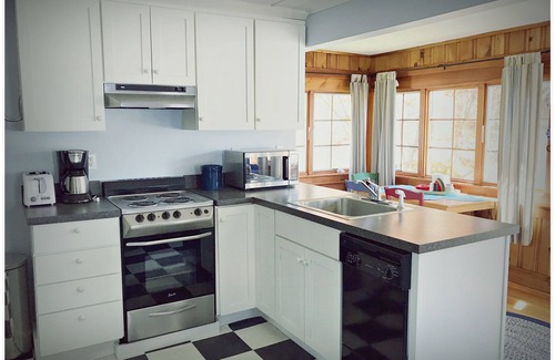 Ogunquit Apartment | Carriage House Appartment with Beautiful Pool in the Heart of Ogunquit