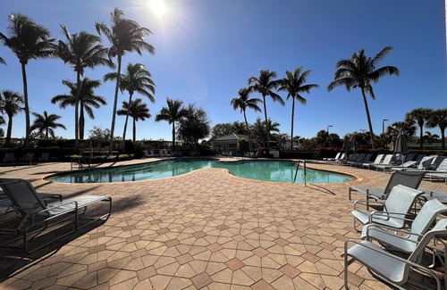 Fort Myers Condo | Carriage House at Colonial Country Club