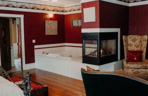Stillwater House | Carriage House - Aurora Staples Inn
